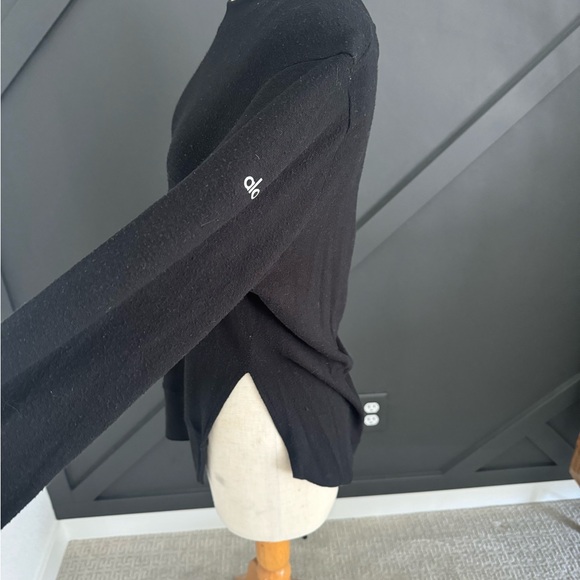 Alo Pullover Top - Picture 2 of 4